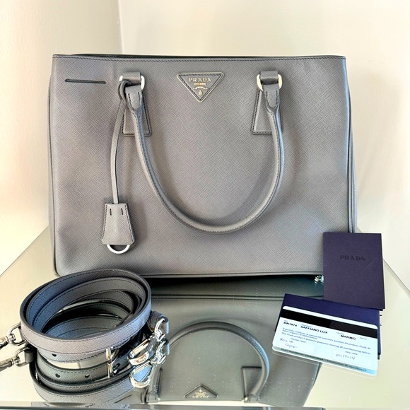 PRADA SAFFIANO LUX TOTE - Picture 1 of 7
